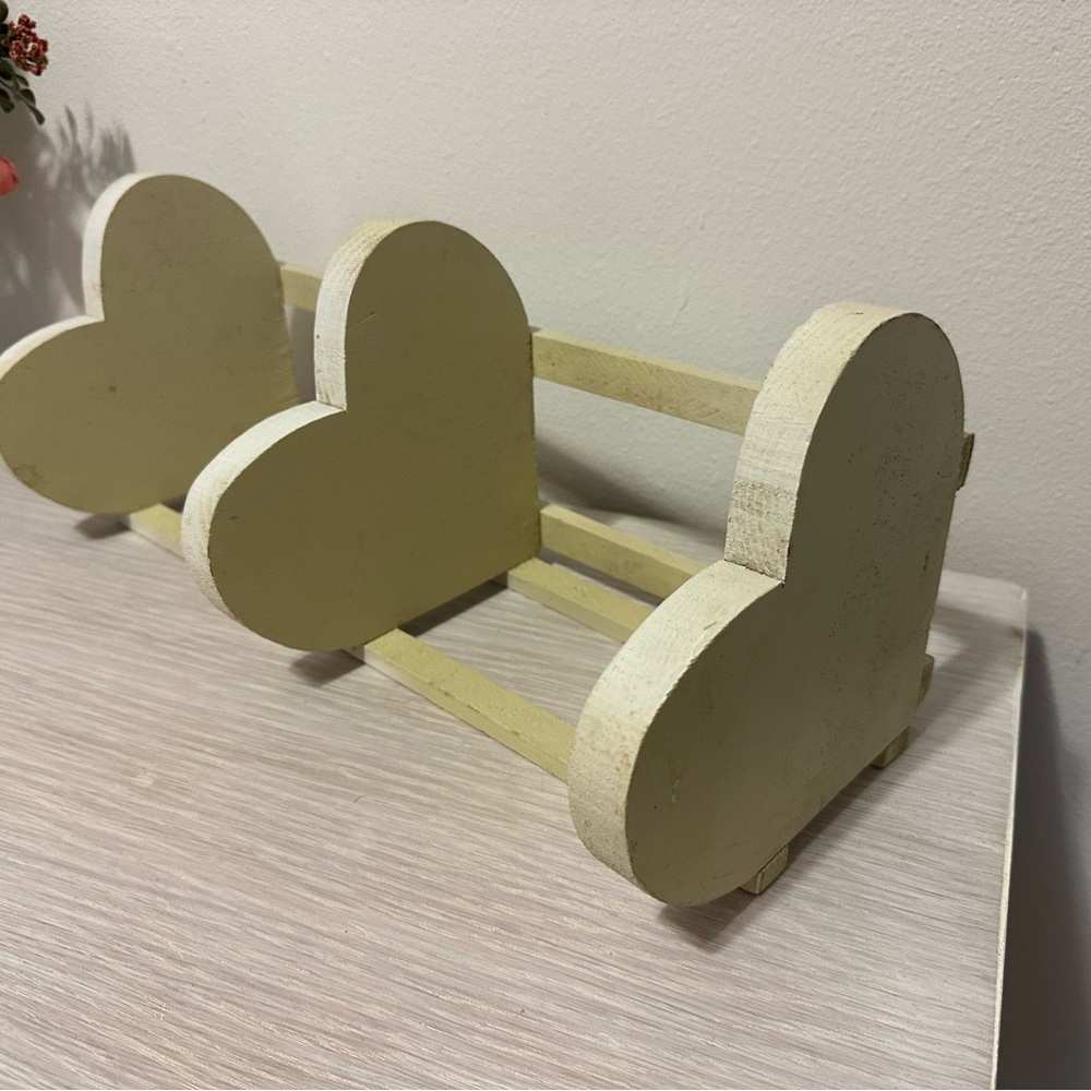Vintage Wooden Heart-Shaped Shabby Chic Book Holder Organizer